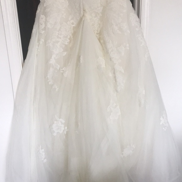 Breathtaking Pronovias Couture Wedding Gown - Picture 6 of 8